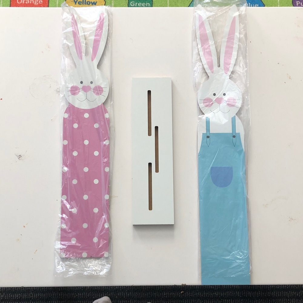 🚚 Easter Bunnies Table Stand Decor